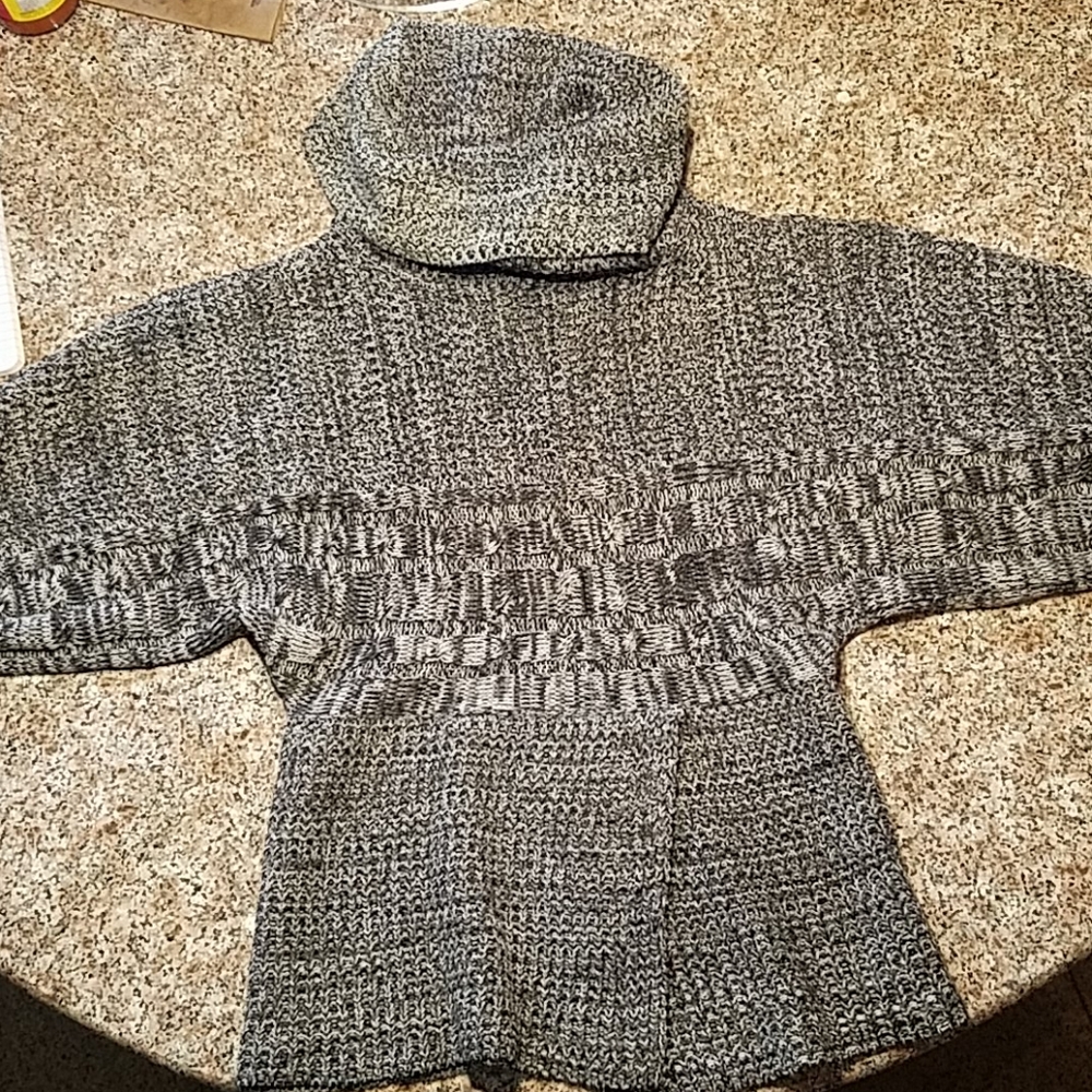 DeRotchild (L) heather grey sweater